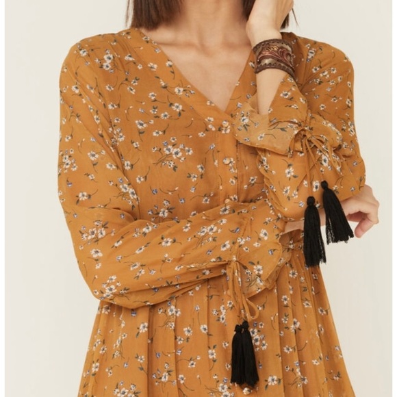 🧡THE LUCA FLORAL MAXI DRESS IN MUSTARD NWT - Picture 3 of 4
